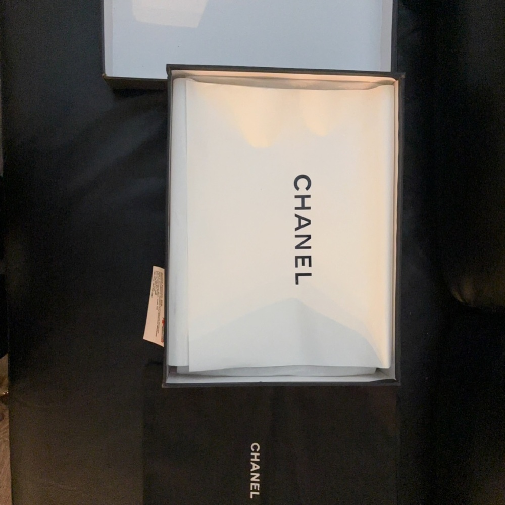 Chanel - Picture 3 of 4